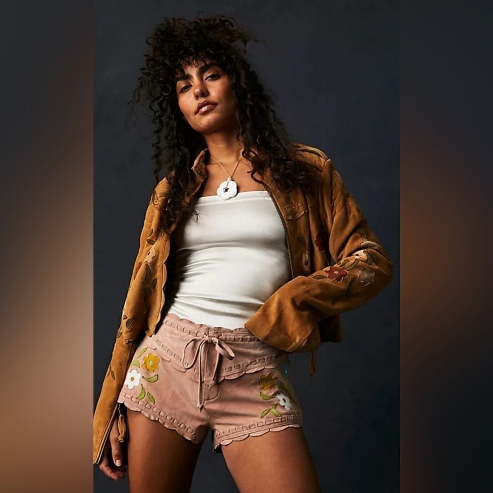 Free People We the Free Status Quo Suede Shorts in Peach Flowers Size 2